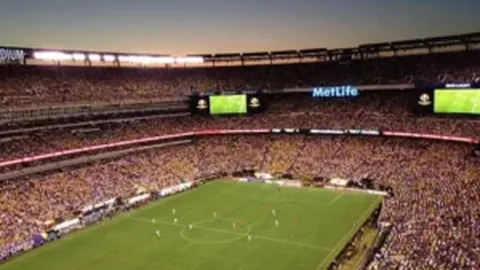 萨拉赫与利物浦传奇队长杰拉德合影留念？